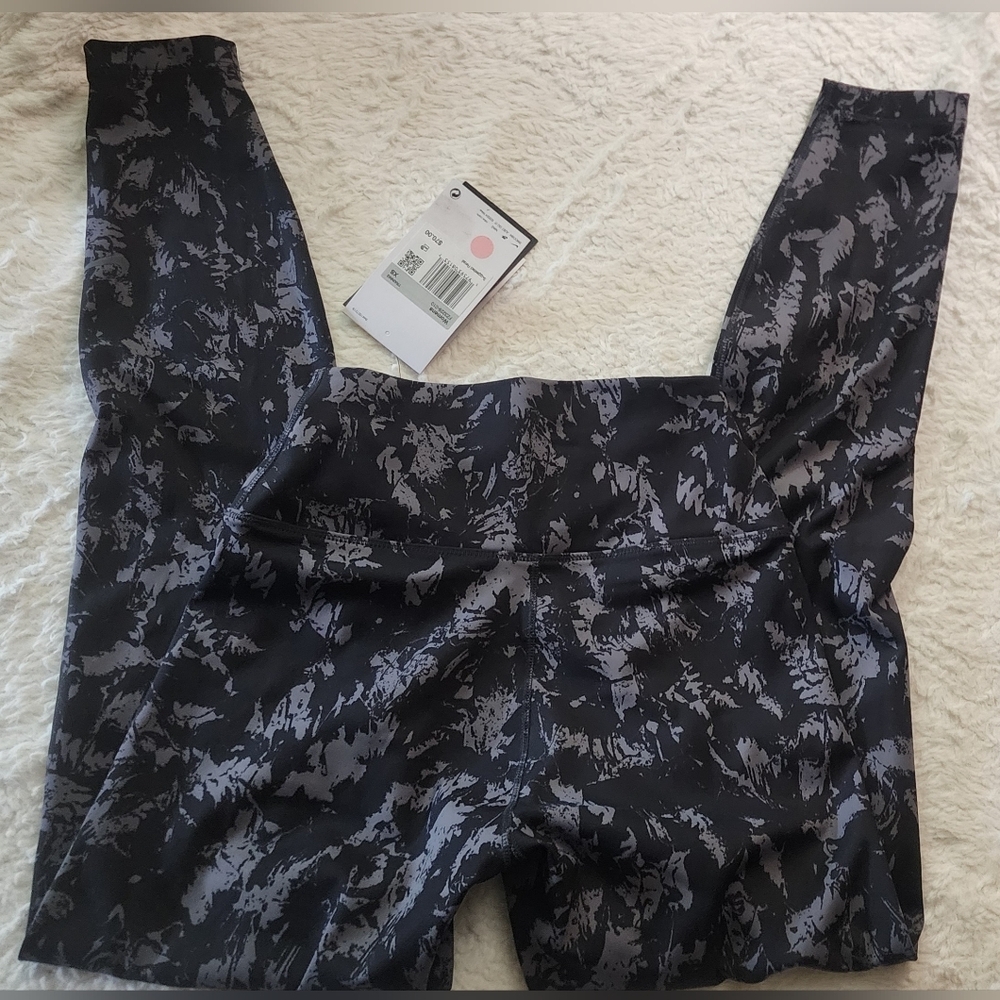 NWT NIKE ONE Dri-Fit Women's Leggings XS.